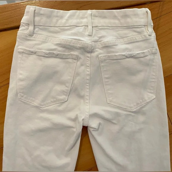 Frame “Le Crop Mid-Rise Mini Bootcut” Jeans in White | Size 23 - Picture 11 of 17